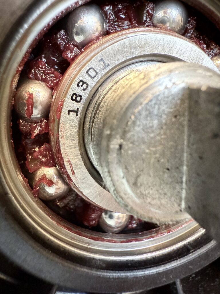 EKSPERYMENTALNY SMAR W ŁOŻYSKU